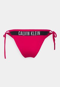 Rosa bikiniunderdel med svart elastiskt midjeband som har "CALVIN KLEIN" i vit text, knytningar i sidorna, slät textur och klassisk form.