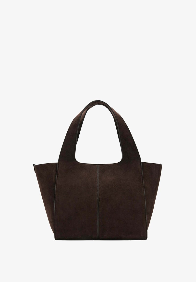 Sac cabas en daim marron foncé avec larges bretelles et forme trapézoïdale, doté d'une couture centrale et d'une texture lisse.