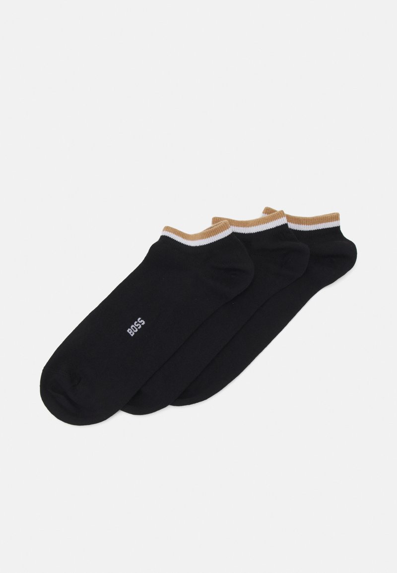 Schwarze Knöchelsocken mit braunen und weißen gerippten Bündchen. Drei Paare angezeigt, mit dem weißen Logo "BOSS" auf einer Socke. Aus Baumwollmaterial.
