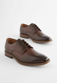 Next CONTRAST DERBY - REGULAR FIT - Alkalmi fűzős cipők - brown