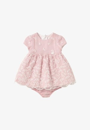 Vestido rosa con mangas cortas, patrón floral bordado en blanco, falda de tul en capas, dobladillo con forma de ondas y base cerrada para mayor comodidad al vestir.