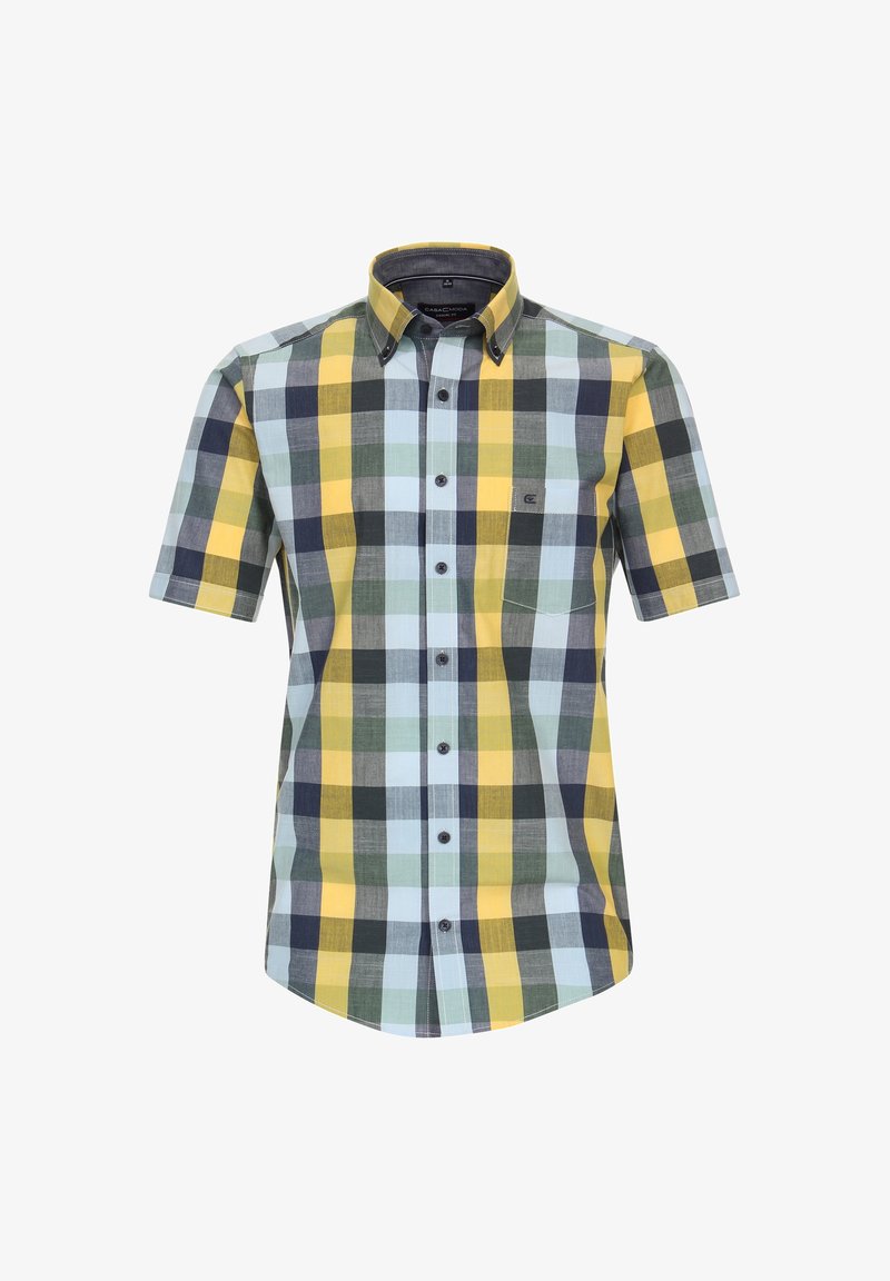 Chemise à manches courtes boutonnée avec un grand motif à carreaux jaune, vert, bleu et noir, avec une poche poitrine.