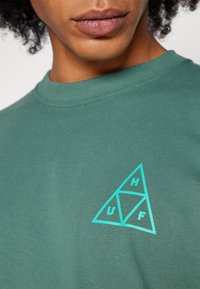 HUF TEE UNISEX - Topper langermet - pine