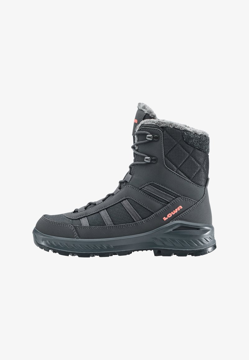 Zwarte waterdichte boot met een grijze faux fur manchet, textiel- en rubbermaterialen, vetersluiting en een robuuste, geprofileerde zool voor grip.