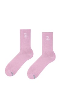 Różowe skarpetki w prążki z białym wzorem palm. Posiadają standardową długość do kostki oraz miękką teksturę. Ozdobione małą metką z logo.