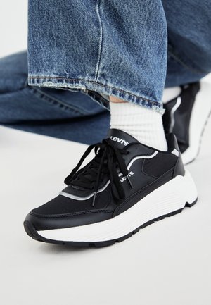 WING - Baskets basses - regular black