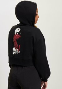 Dangerous DNGRS - STRONG  - Športna jopa s kapuco na zadrgo - black Miniaturna slika 1