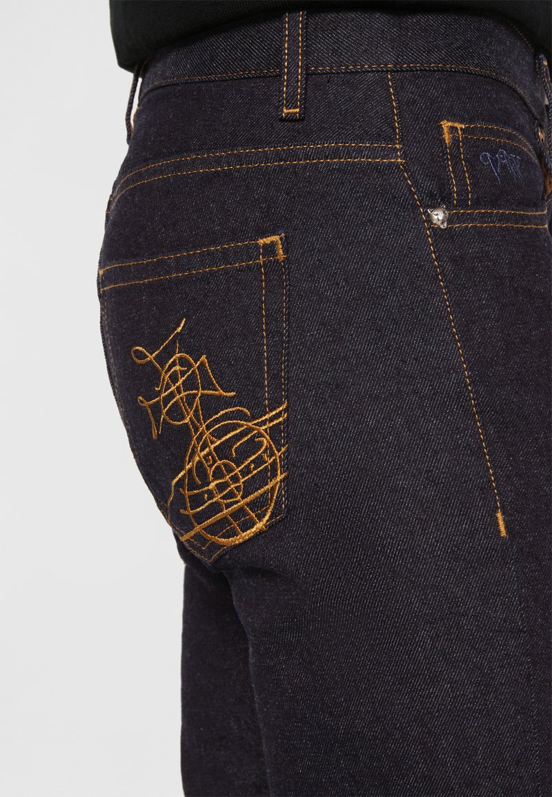 Herren T-shirts & Polos | Vivienne Westwood CLASSIC Jeans Tapered Fit indigo/dunkelblau - SC30403 Herren T-shirts & Polos | Vivienne Westwood CLASSIC Jeans Tapered Fit indigo/dunkelblau - SC30403