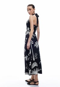 Koton PRINTED HALTER NECK  - Vestito casual - black