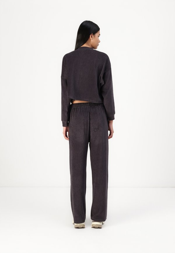 SWEET SUN - Tracksuit bottoms2