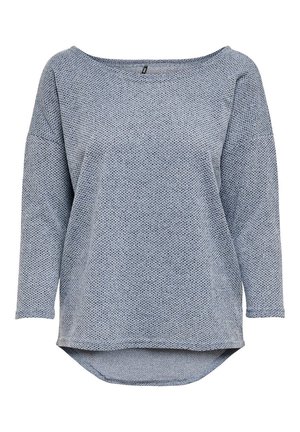 Jasnoniebieski teksturowany sweter dziany z długimi rękawami, luźnym krojem, łódkowym dekoltem i nieco dłuższym tylnym dołem.