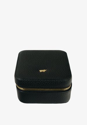 Custodia quadrata in pelle nera con finitura testurizzata, cerniera dorata ed un piccolo emblema di animale dorato sulla parte superiore.