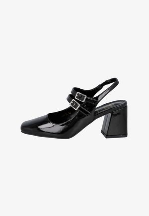 Zapato slingback de charol negro con tacón ancho, punta cuadrada y dos correas ajustables con hebilla sobre el empeine.