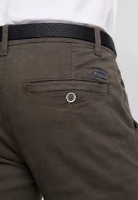 Lindbergh Chino kalhoty - dark green