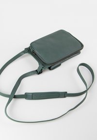 Aunts & Uncles TULIP - Telefoonhoesje - north atlantic