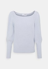 Pull en tricot bleu clair avec un large décolleté, des manches longues et des poignets côtelés. Présente un motif texturé et un ourlet ajusté pour un look structuré.