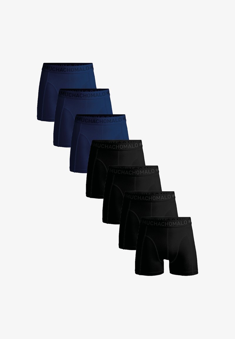Moške bokserice v temno modri in črni barvi. Narejene iz mehkega materiala, z raztegljivo elastiko, na kateri je napis "MUCHACHO MALO". Štiri črne in tri temno modre pare.