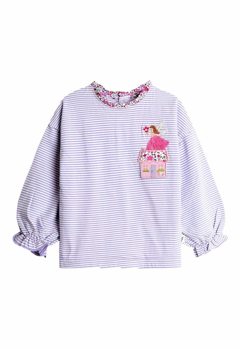 Langärmliges, lila und weiß gestreiftes Kinderhemd mit floralem Volantkragen, elastischen Bündchen und gesticktem Feenmotiv auf einem Patches in Form eines rosa Hauses.