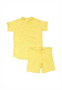 Gelbes, kurzärmliges Rashguard mit Reißverschluss am Ausschnitt und passender Badeshorts. Beide Teile haben eine glatte Textur und ein Logo auf den Shorts.