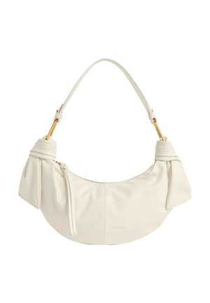 Bolso blanco suave en forma de media luna con detalles anudados en los costados, acentos de herrajes dorados y una sola correa para el hombro.