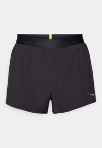 Svarte treningsshorts med satenglans, elastisk livlinje og reflekterende logo nederst til høyre. Enkelt design, lett stoff.