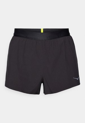 Schwarze Sportshorts mit satinierter Oberfläche, elastischem Bund und einem reflektierenden Logo auf der unteren rechten Seite. Schlichtes Design, leichtes Material.