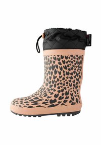 Stivale impermeabile in gomma con una base rosa e motivo a cuori neri. Parte superiore in tessuto trapuntato nera con un cordino per una vestibilità regolabile. Suola piatta.