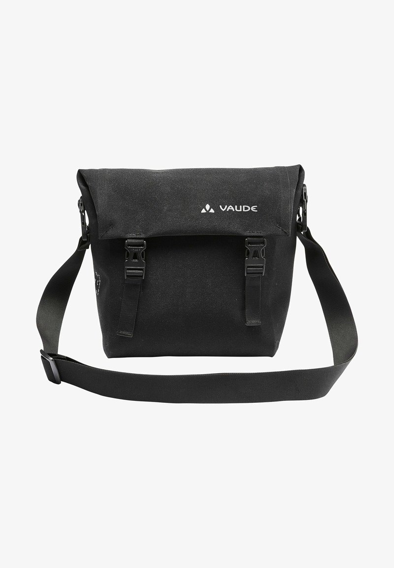 Borsa a tracolla nera in tela con patta ripiegata, due fibbie frontali e cintura regolabile. Presenta in modo evidente il logo VAUDE.