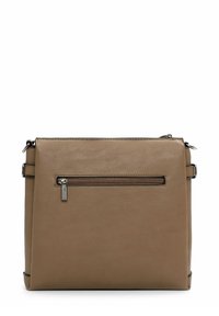 Borsa a tracolla in pelle marrone con finitura testurizzata, dotata di una tasca centrale con zip e tracolla regolabile. Forma rettangolare, hardware minimale.