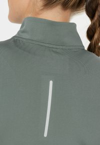 Endurance MIDLAYER JAELYN - Långärmad tröja - groen