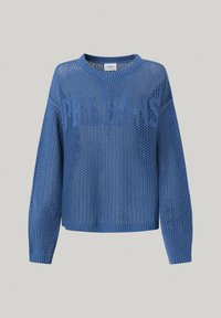 Niebieski sweter dzianinowy o luźnym splotcie z napisem "Pepe Jeans" z przodu. Żebrowane mankiety i dół, okrągły dekolt. Lekki materiał.