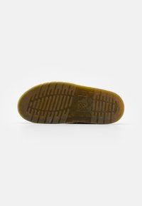 Dr. Martens JORGE II UNISEX - Iešļūcenes - dark brown