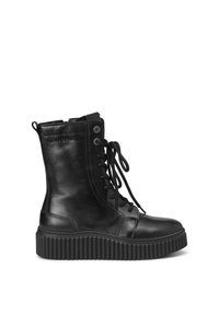 Bottine en cuir noir avec semelle épaisse à rainures, lacets à l'avant et fermeture éclair latérale, conçue pour un usage décontracté ou robuste.
