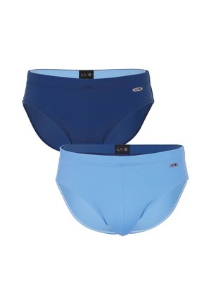 Due slip da bagno per uomo in colori solidi, uno blu navy e uno azzurro chiaro, ciascuno con una piccola etichetta del marchio sulla vita.