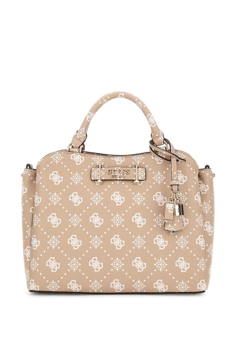 Borsa Guess beige con motivo logo bianco, doppio manico superiore, placca metallica con logo e charm a forma di lucchetto decorativo sul lato destro.