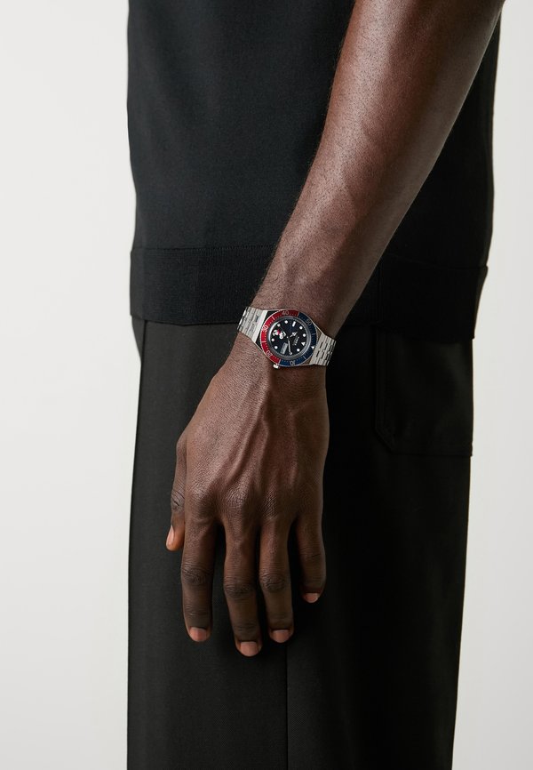 AUTOMATIC PEANUTS MASKED MARVEL DIAL TOP RING BRACELET - Uhr