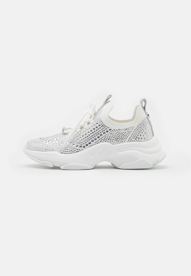 MACKIE - Zapatillas - white