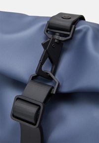 Rains ROLLTOP LARGE UNISEX - Ryggsäck - bay