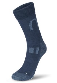 Dunkelblaue Socke mit geripptem Bund, strukturiertem Gestrick und geometrischem Muster in einer helleren Nuance. Verfügt über verstärkte Fersen- und Zehenbereiche.