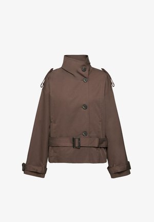 Braune kurze Jacke mit hohem Kragen, vier Knöpfen, tailliertem Gürtel und verstellbaren Riemen an Schultern und Ärmeln.