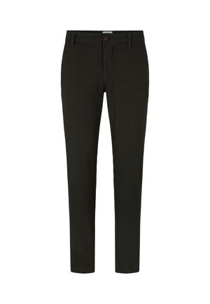 Wąskie, ciemnoszare spodnie z paskiem, z zapięciem na guzik z przodu oraz kieszeniami po bokach, wyeksponowane na białym tle.