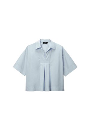 Blouse à manches courtes bleu clair en coton. Présente un col classique, un détail plissé à l'avant et une coupe décontractée.