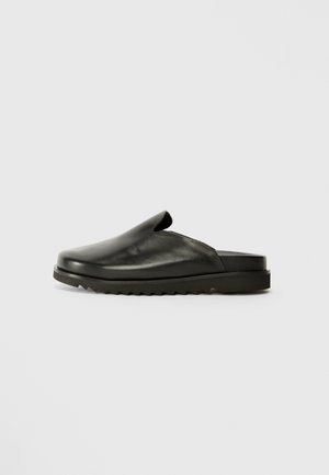 LEATHER - Sandalias planas - black
