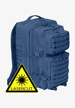 Sac à dos tactique bleu en tissu durable, doté de plusieurs compartiments, de fermetures éclair et de sangle MOLLE découpée au laser pour fixation.