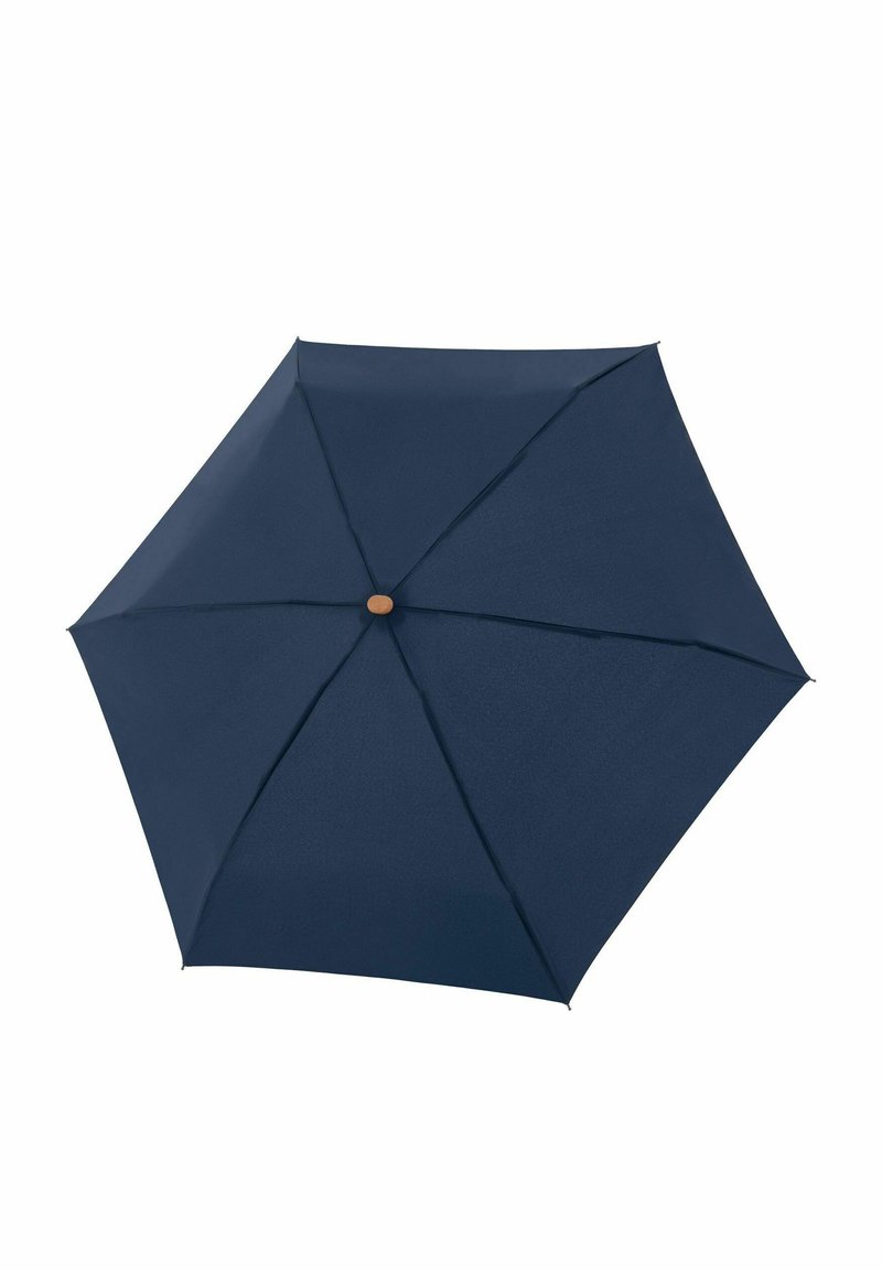 Marineblauwe paraplu met een hexagonaal doek, stofstructuur en een houten knop in het midden, met dunne metalen ribben ter ondersteuning.