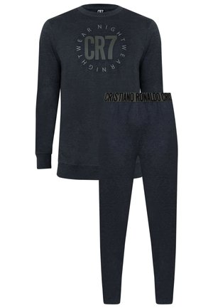 Dunkelblaues Schlafanzug-Set mit einem Langarmshirt mit rundem Halsausschnitt, bedrucktem "CR7"-Logo und passenden Slim-Fit-Hosen mit einem markierten Bund.