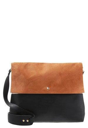 Axelremsväska - brown