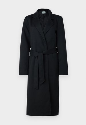 Svart lang frakk med notched krage, innpakningsdesign og matchende belte i midjen. Laget av ull-lignende stoff, med lange ermer og en glatt tekstur.