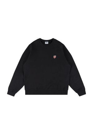 Czarna bluza z okrągłym dekoltem, ściągaczami na mankietach i u dołu. Na lewej piersi znajduje się małe, czerwono-białe logo w kształcie tarczy. Gładka faktura.