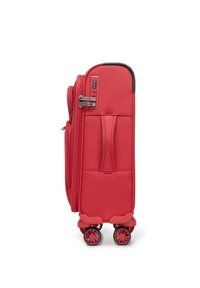 Roter Rollkoffer mit strapazierfähigem Stoffbezug, glatten Rädern, Kombinationsschloss und seitlichem Griff für einfachen Transport.